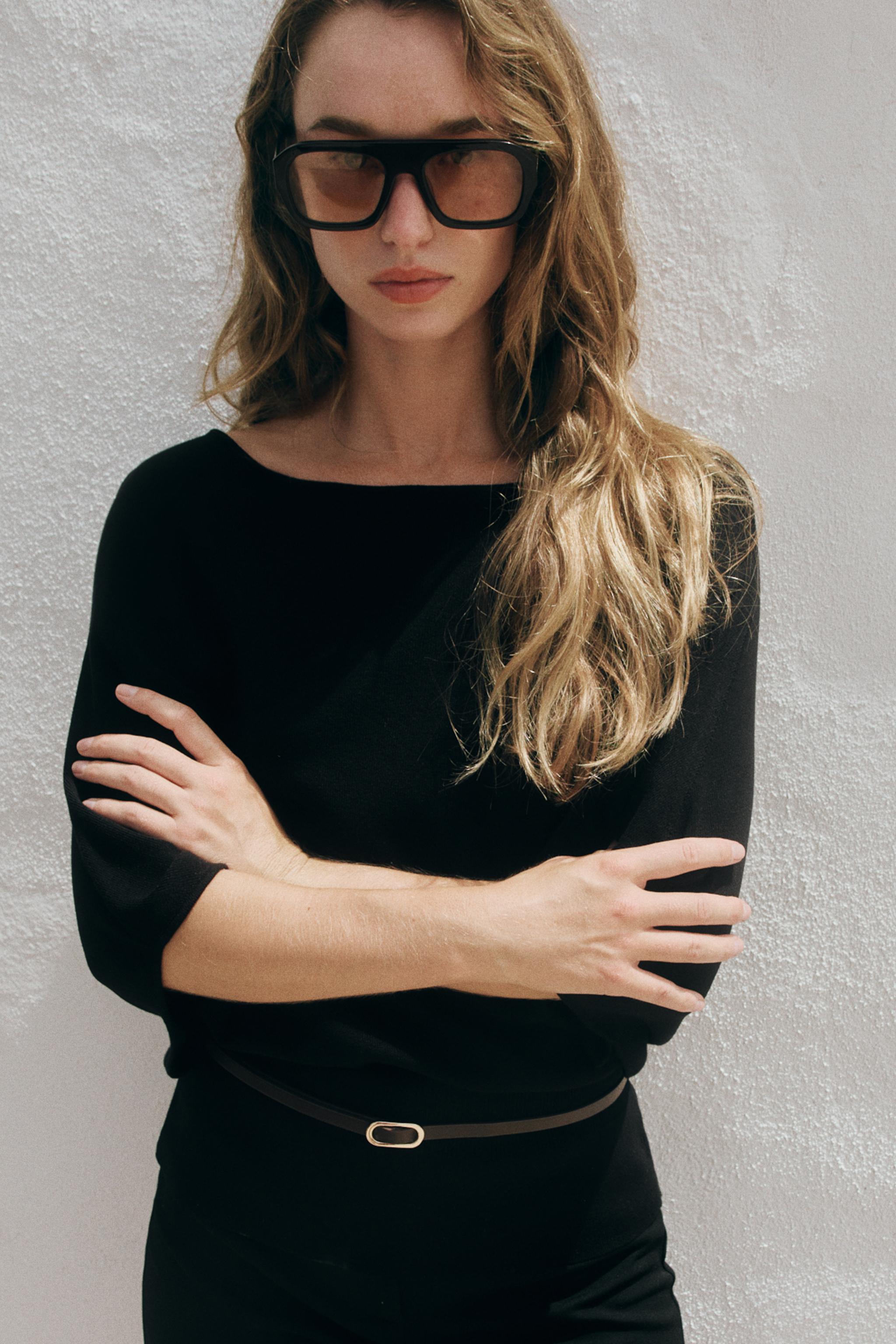 BELTED KNIT TOP